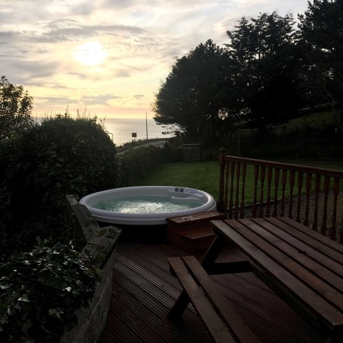 Remote detached Lodge with Hot Tub Sea Views