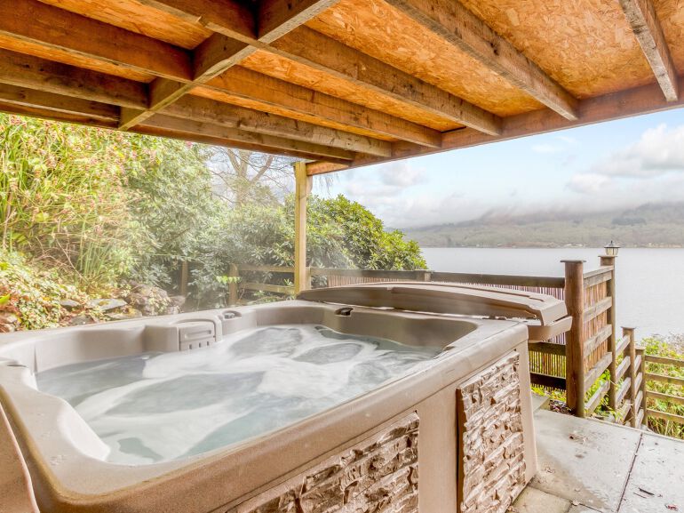 Luxury Highland Lodge with Hot Tub
