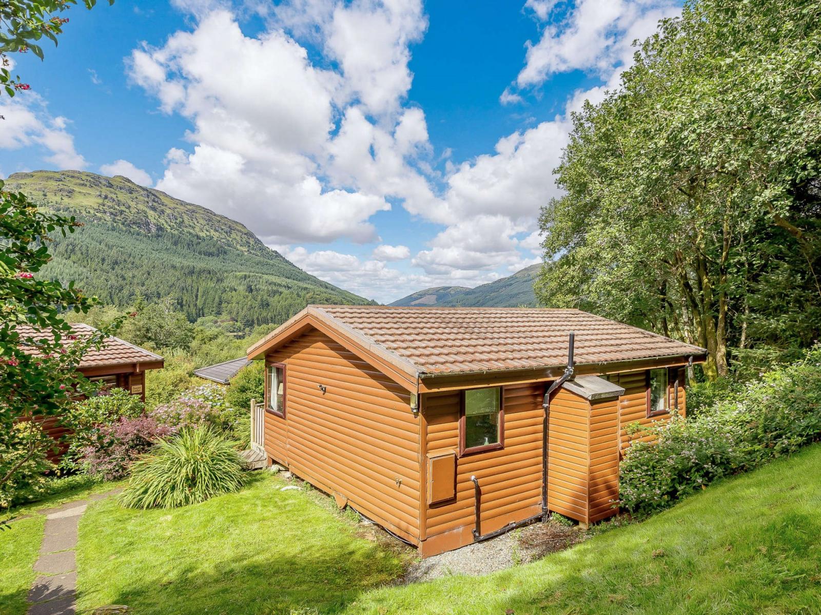 Loch Eck Argyll Cabin with Hot Tub