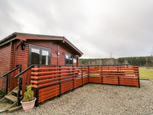 Cairngorms Log Cabin with Hot Tub